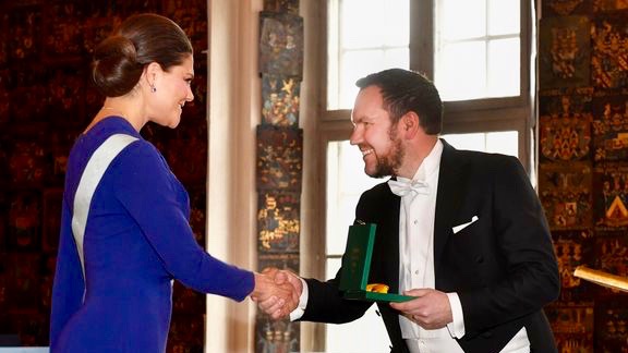 Tobias Lindfors får medalj