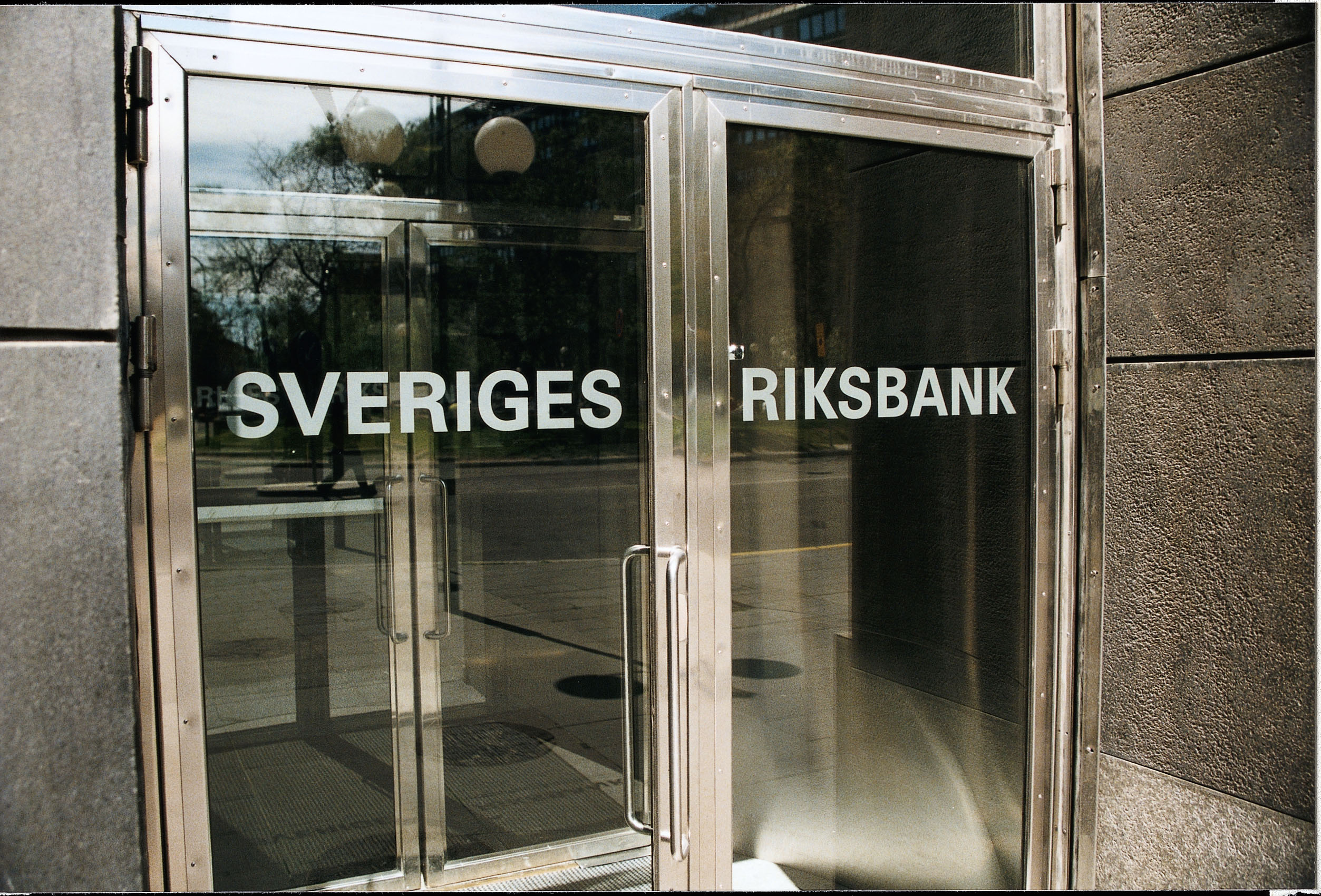 Riksbanken lämnar reporäntan oförändrad