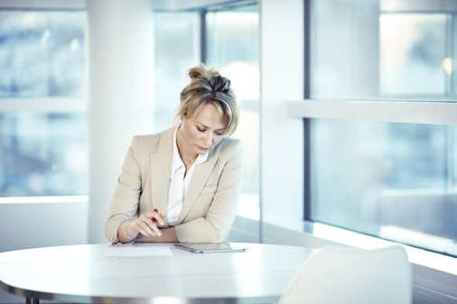 Kvinna på kontor