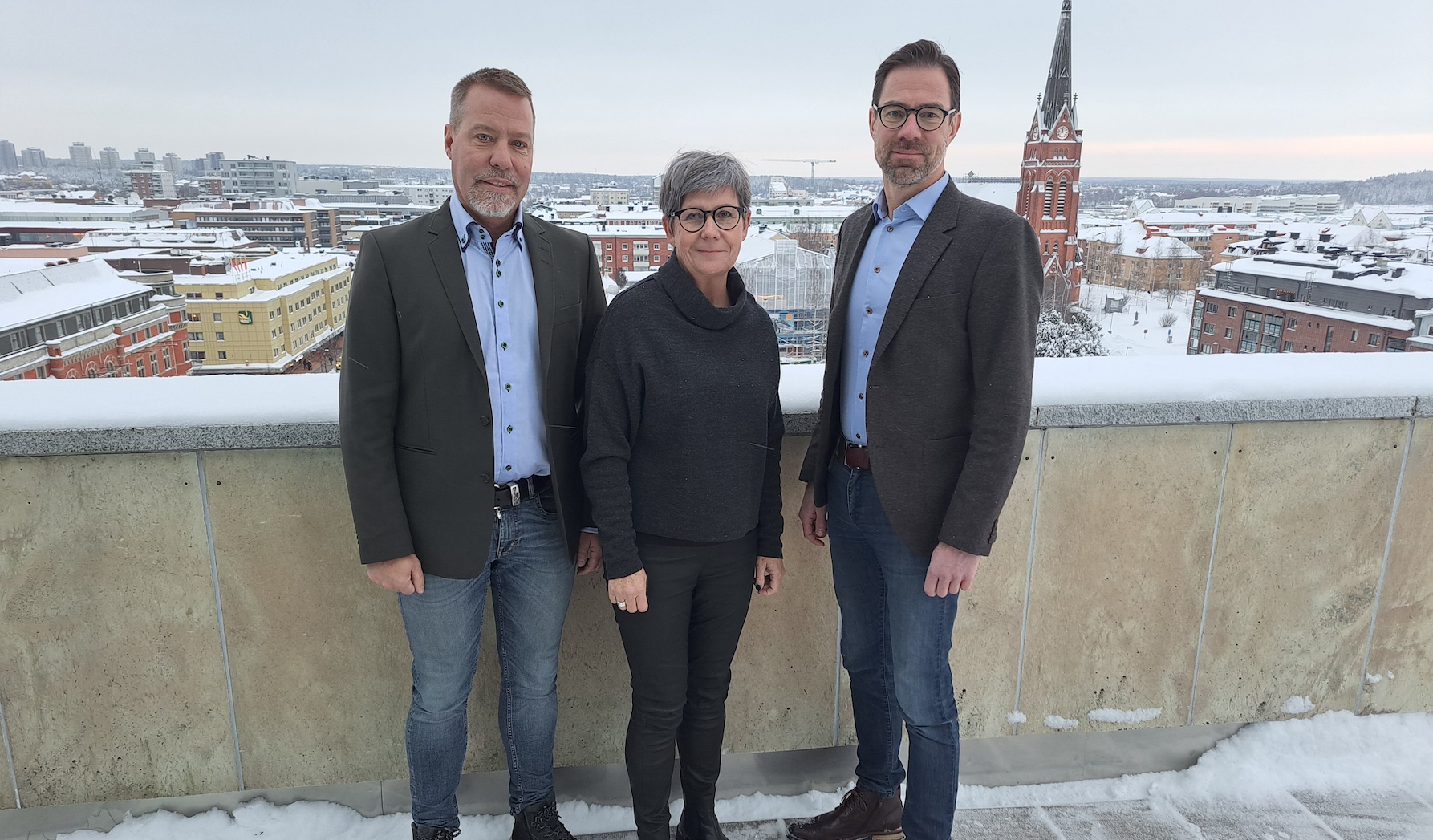 Locka Folk Från Öster