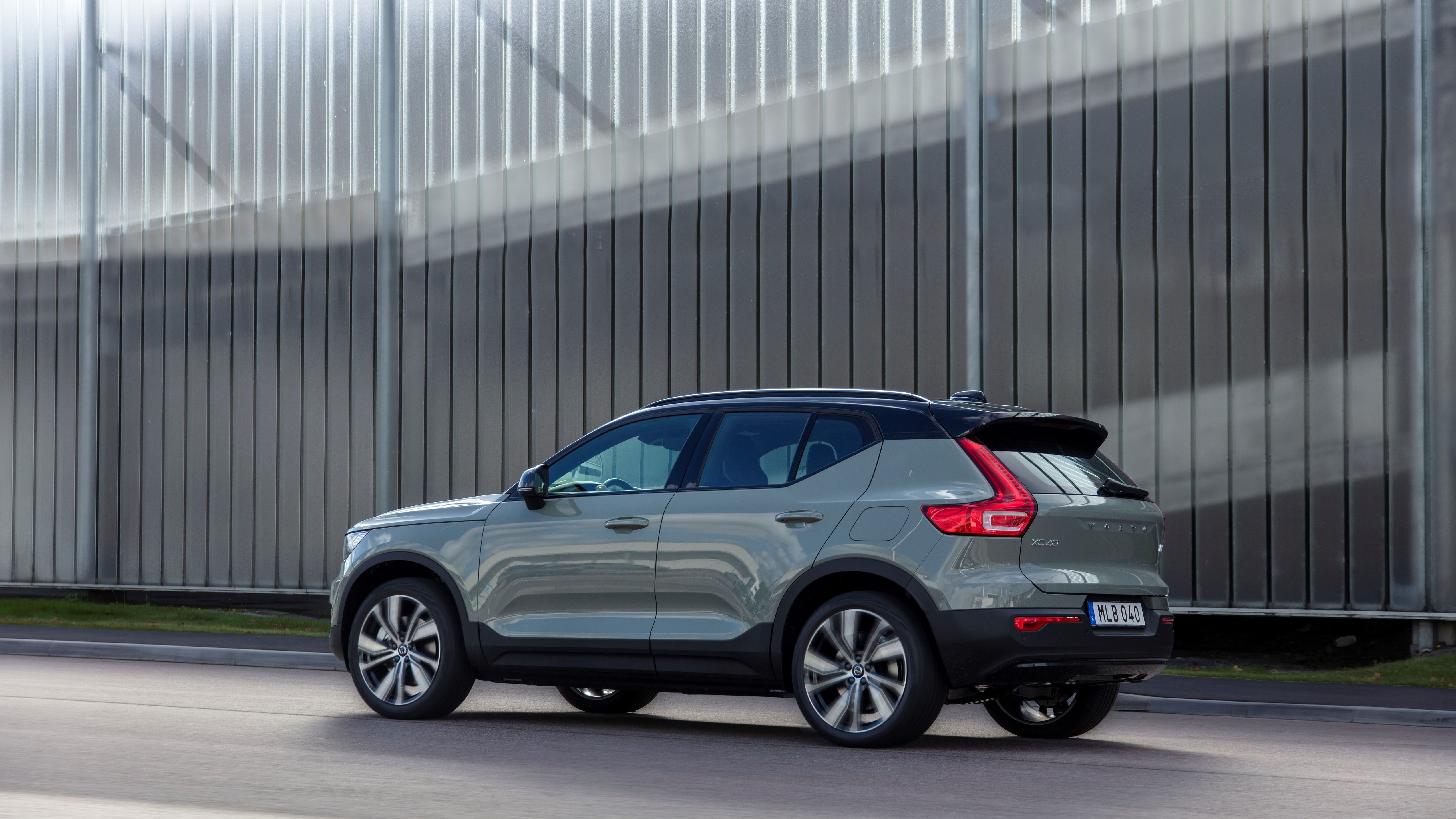 271708 Volvo XC40 Recharge P8 AWD In Sage Green