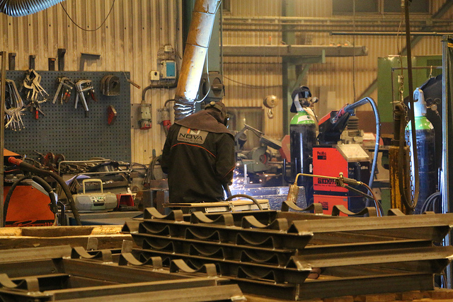 Industrin gladare än hushållen