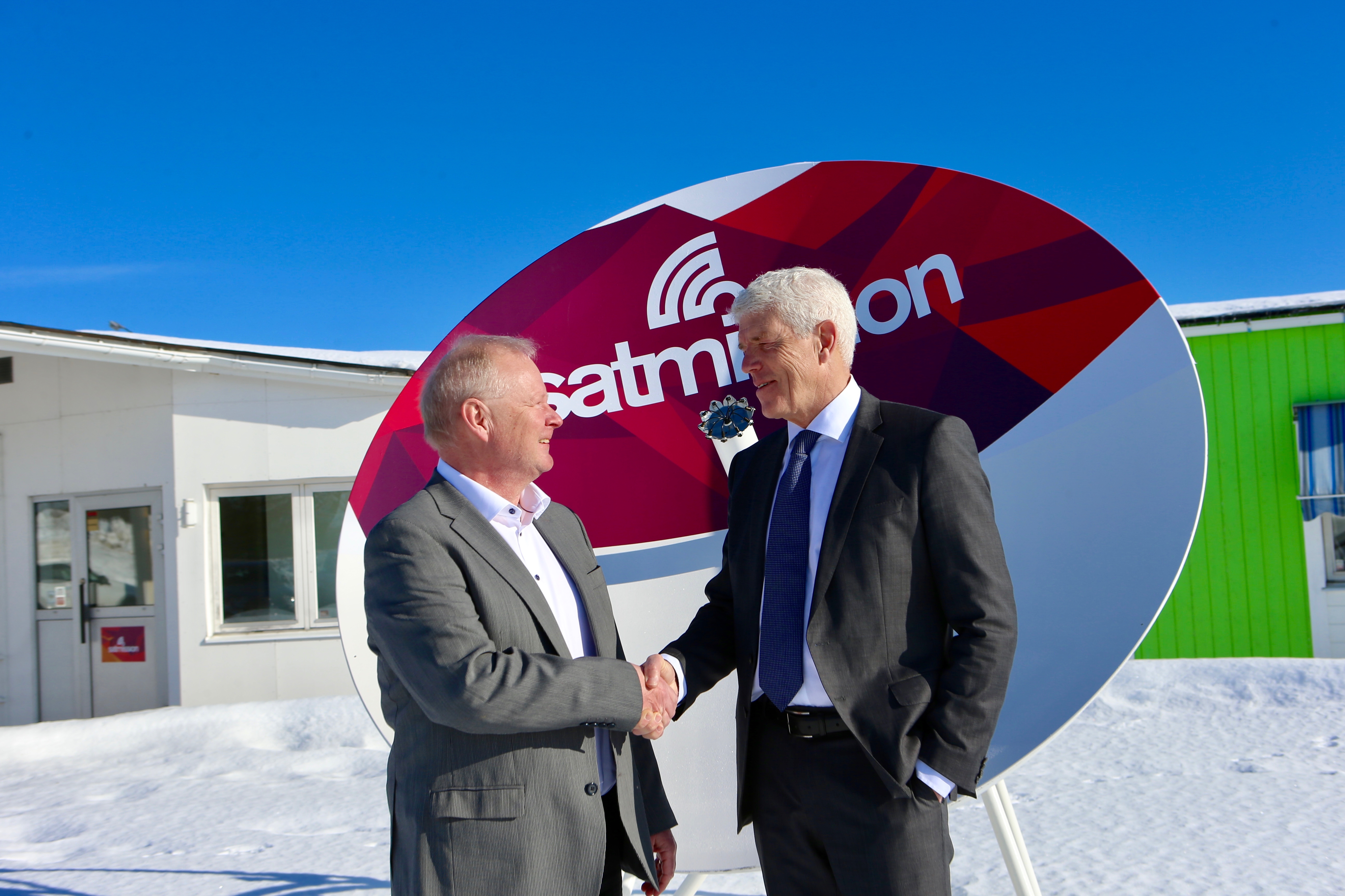 Algen köper Satmission